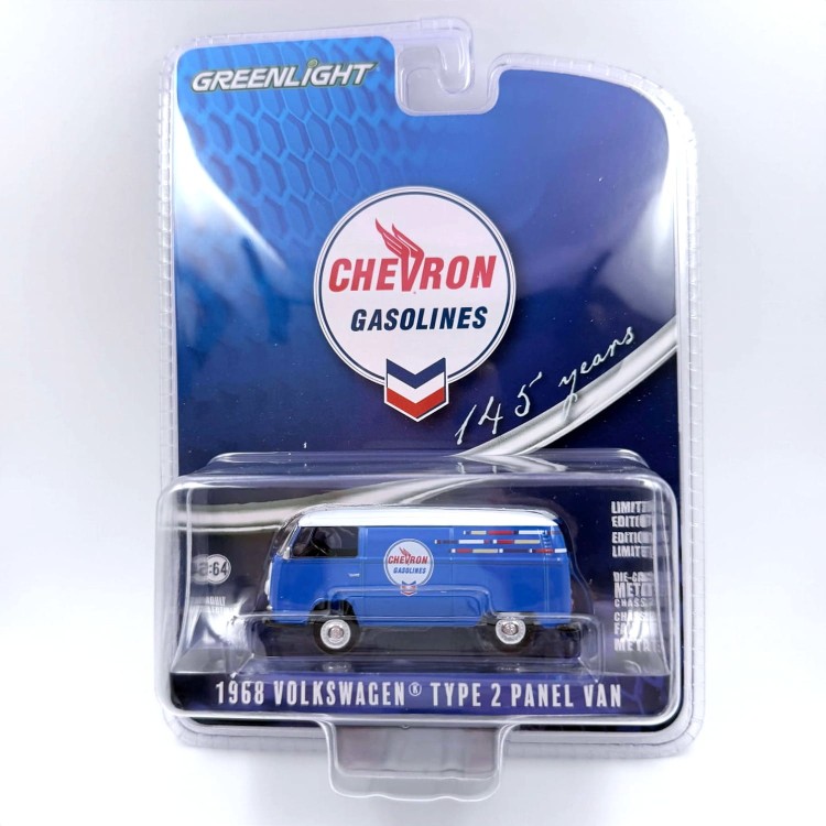 Greenlight VW 1968 Type 2 Panel Van CHevron Gasolines 1:64 przód