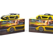 Tarmac Works Mazda RX-7 VeilSide Fortune7 Yellow / Black 1:64 tył