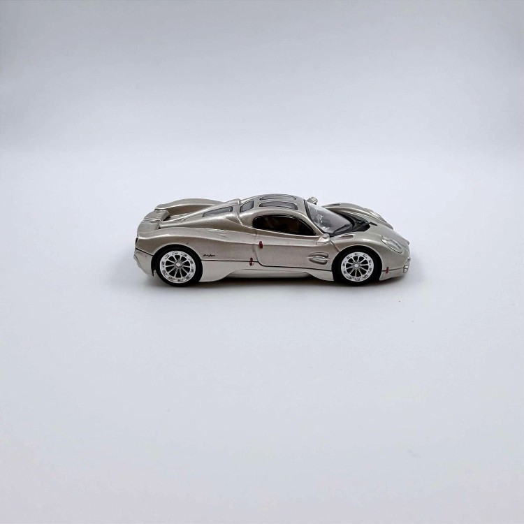CCA Modern DREAM Pagani Utopia Licencjonowany 1:64 bok