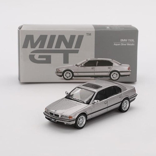 Mini GT BMW (E38) 750IL - 2000, aspen silver metallic 1:64 box