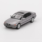 Mini GT BMW (E38) 750IL - 2000, aspen silver metallic 1:64 przód