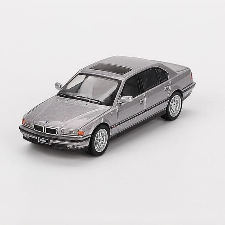 Mini GT BMW (E38) 750IL - 2000, aspen silver metallic 1:64 przód