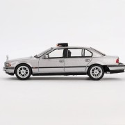 Mini GT BMW 750 IL (E39) - Tomorrow Never Dies English Blister Packing - 1997 1:64 bok