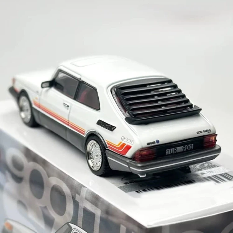 Tarmac Works Saab 900 Turbo White 1:64 tył