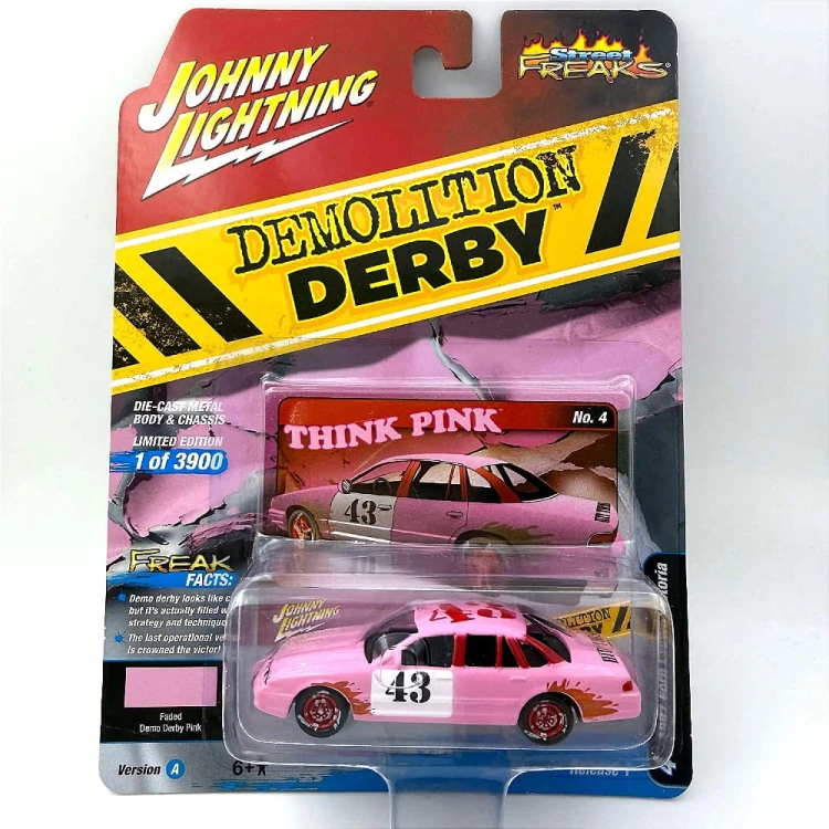 Johnny Lightning Ford 1997 Crown Victoria Pink Demolition Derby 1:64 przód