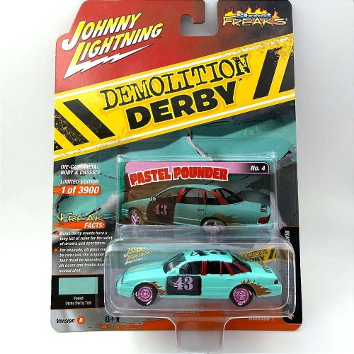 Johnny Lightning Ford 1997 Crown Victoria teal Demolition Derby 1:64 przód