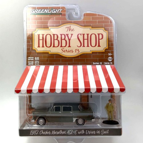 Greenlight Checker 1982 Marathon A12-E With Driver in Suit 1:64 przód