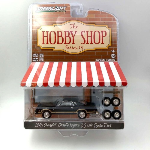 Greenlight Chevrolet 1976 Laguna S3 with space tires 1:64 przód