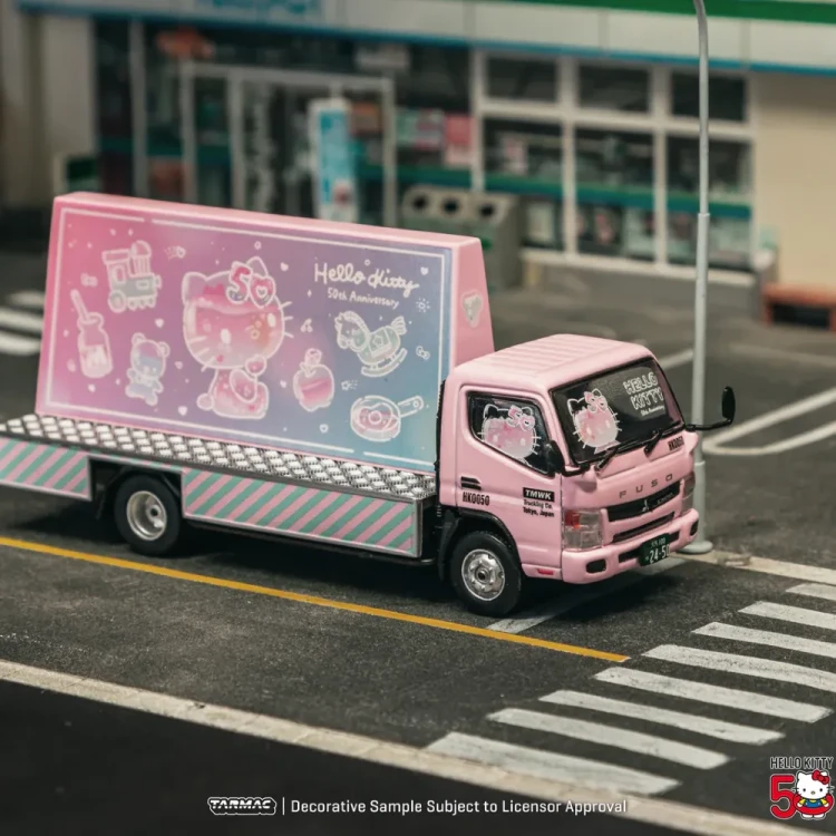 Tarmac Works Mitsubishi Fuso Canter Hello Kitty 1:64 diorama