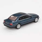 Mini GT BMW (E38) 750IL - Sorrento Blue Metallic 1:64 tył