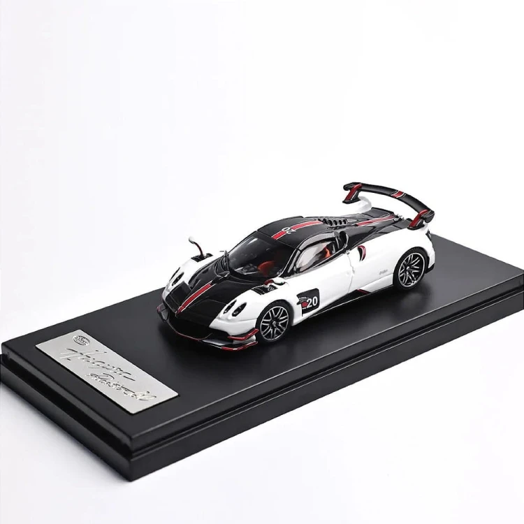 Lcd Model Pagani Huayra Roadster Bc #20 1:64 przód