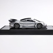 LCD Model PAGANI HUAYRA R SILVER 1:64 bok