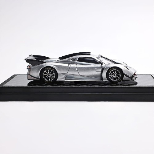 LCD Model PAGANI HUAYRA R SILVER 1:64 bok