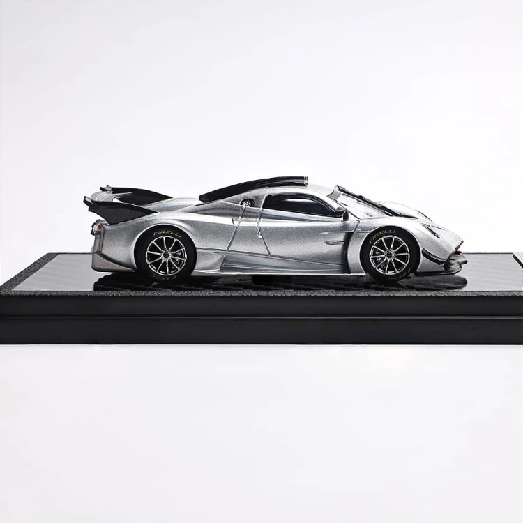 LCD Model PAGANI HUAYRA R SILVER 1:64 bok