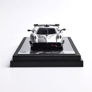 LCD Model PAGANI HUAYRA R SILVER 1:64 przód detal