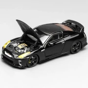 Motorhelix Nissan GT-R R35 Black Carbon with Customized Headlights 1:64 przód detal