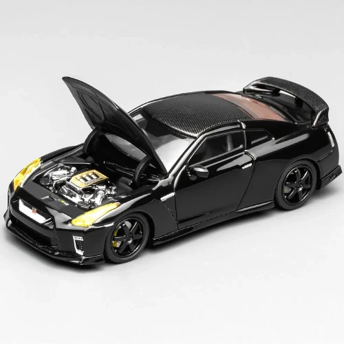 Motorhelix Nissan GT-R R35 Black Carbon with Customized Headlights 1:64 przód detal