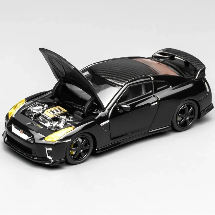 Motorhelix Nissan GT-R R35 Black Carbon with Customized Headlights 1:64 przód detal