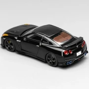Motorhelix Nissan GT-R R35 Black Carbon with Customized Headlights 1:64 tył