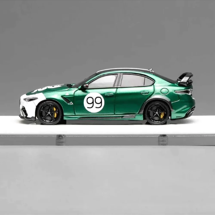 Motorhelix Alfa Romeo Giulia GTAm Montreal green/ Livery resin MH64009GT 1:64 bok
