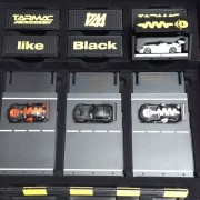 Tarmac Works – Mercedes Benz AMG GT3 Box Set Diorama 1:64 góra