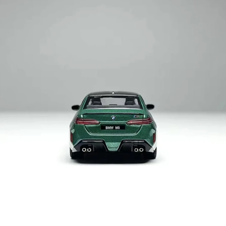 Mini GT BMW M5 Isle of Man Green Metallic - 1:64 tył