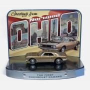Johnny Lightning 1967 Chevrolet Camaro - Gold 1:64 przód