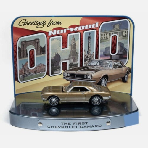 Johnny Lightning 1967 Chevrolet Camaro - Gold 1:64 przód