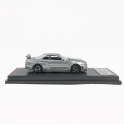 Ignition Model Nissan Skyline R34 Nismo Omori Factory CRS 1:64 bok detal