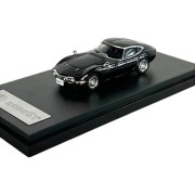 LCD Models Toyota 2000 GT Black 1:64 przód