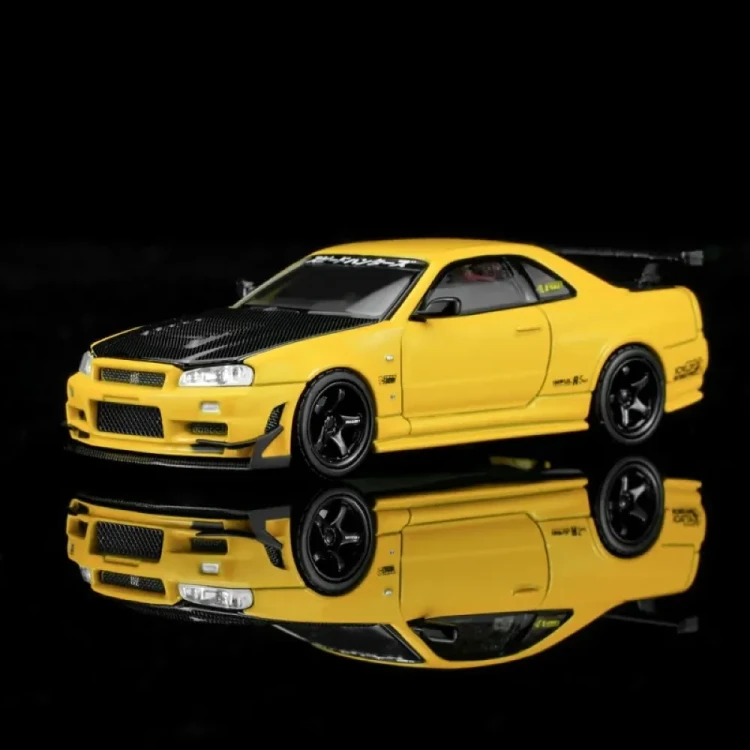 PREORDER Motorhelix Nissan Skyline GT-R (R34) Customized with GT Aero Kit, Lightning yellow 1:64 przód