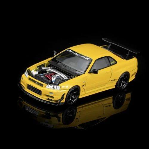 PREORDER Motorhelix Nissan Skyline GT-R (R34) Customized with GT Aero Kit, Lightning yellow 1:64 przód detal