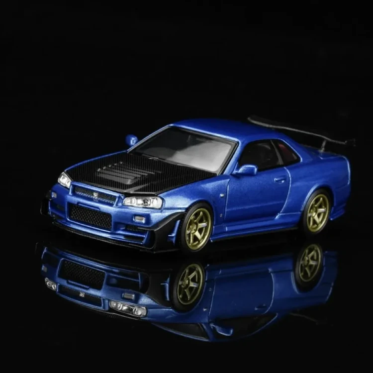 PREORDER Motorhelix Nissan Skyline GT-R (R34) Customized with GT Aero Kit, Bayside blue 1:64 przód
