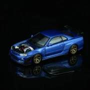PREORDER Motorhelix Nissan Skyline GT-R (R34) Customized with GT Aero Kit, Bayside blue 1:64 przód detal