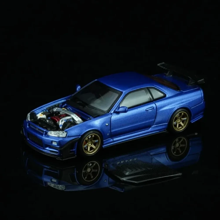 PREORDER Motorhelix Nissan Skyline GT-R (R34) Customized with GT Aero Kit, Bayside blue 1:64 przód detal