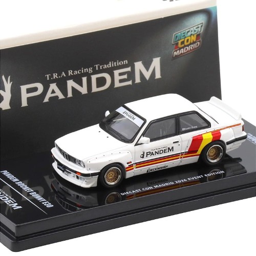 INNO64 BMW Pandem Rocket Bunny E30 DIECAST Con Madrid 2026 1:64 przód