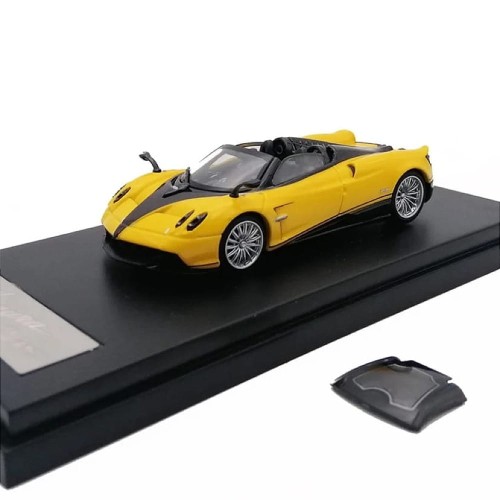 LCD Models Pagani Huayra Roadster 2018 Yellow 1:64 przód