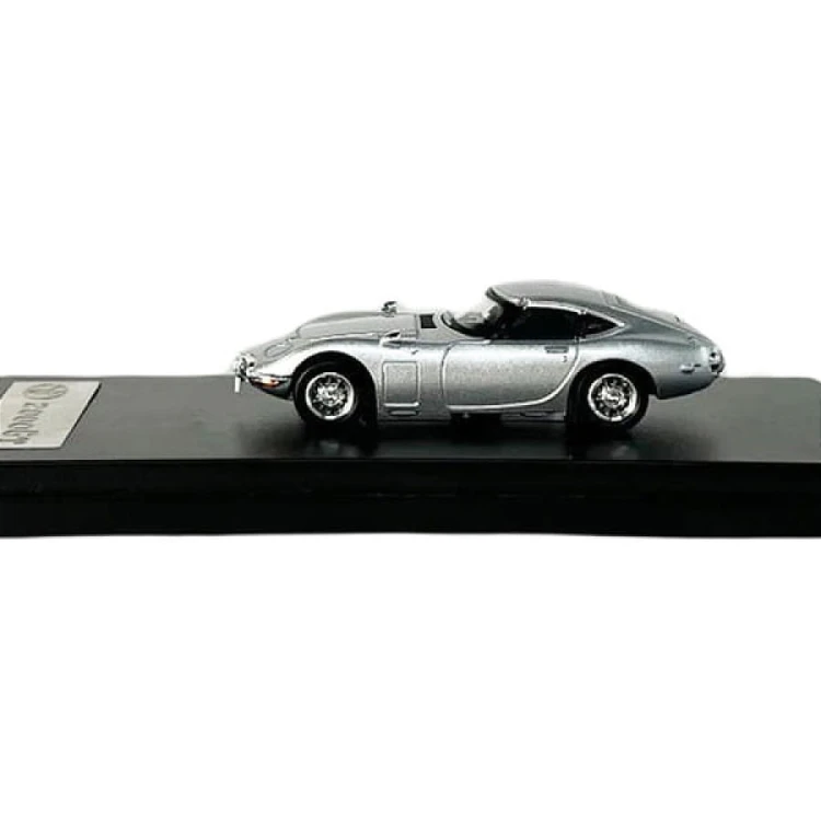 LCD Models Toyota 2000 GT Silver 1:64 bok detal