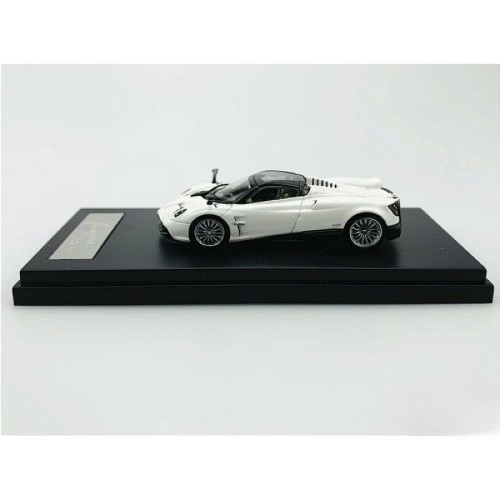 LCD Models Pagani Huayra Roadster 2018 White 1:64 bok