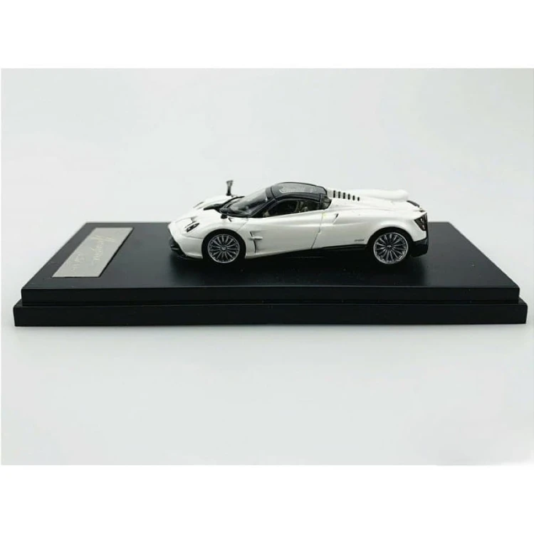 LCD Models Pagani Huayra Roadster 2018 White 1:64 bok