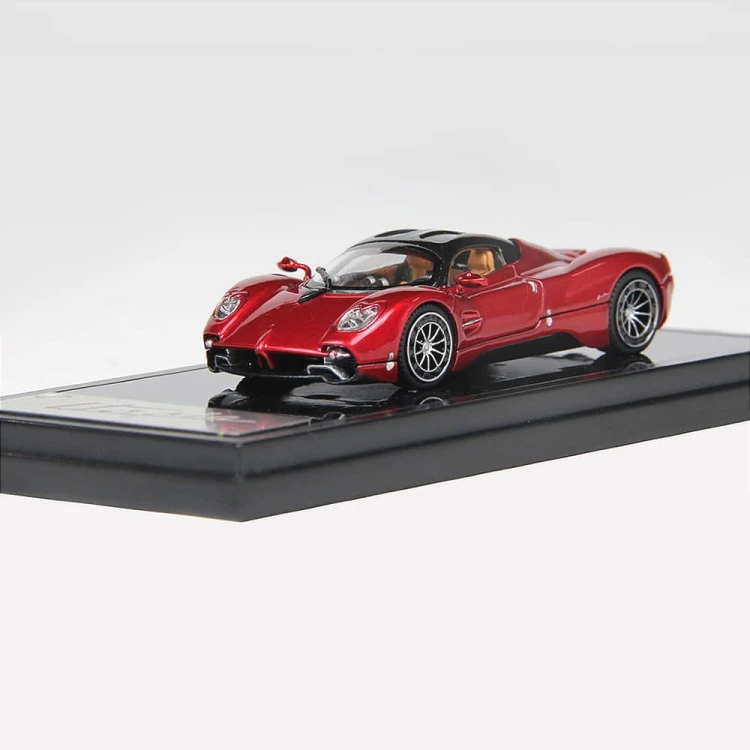 LCD Model Pagani Utopia Red 1:64 przód
