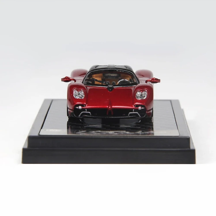 LCD Model Pagani Utopia Red 1:64 przód