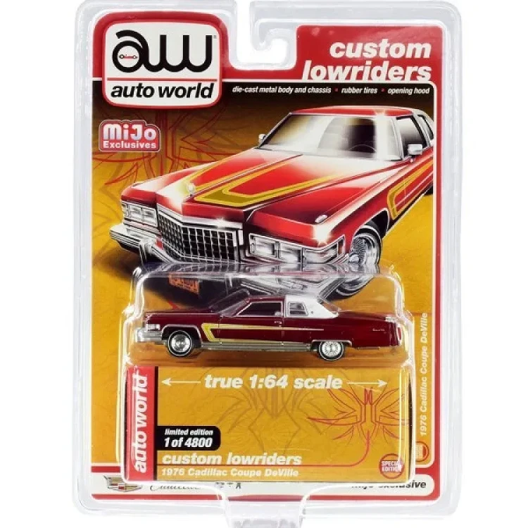 Auto World Cadillac Coupe deVille 1976 RED 1:64 przód