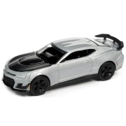 Auto World 2019 Chevy Camaro ZL1 1LE, Satin Steel Silver 1:64 przód