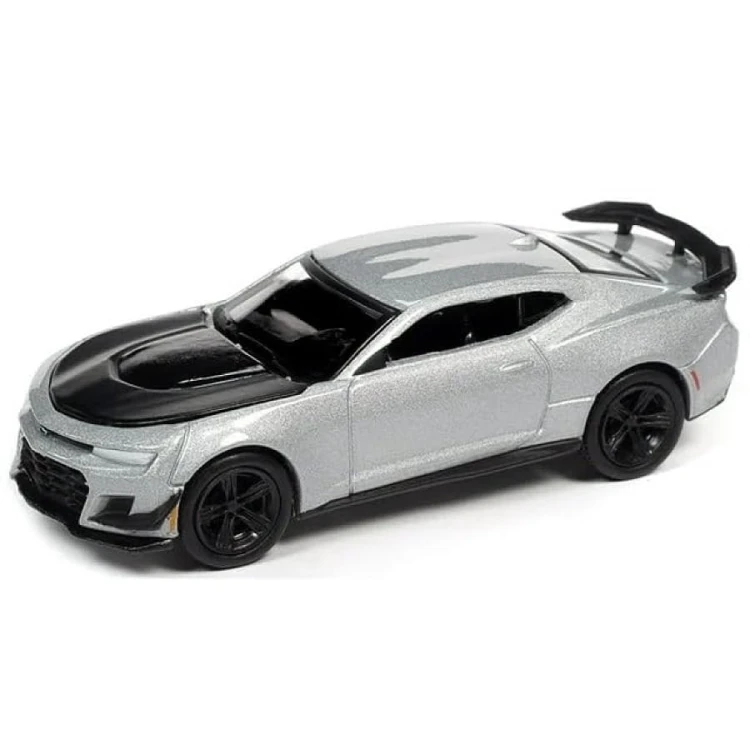 Auto World 2019 Chevy Camaro ZL1 1LE, Satin Steel Silver 1:64 przód