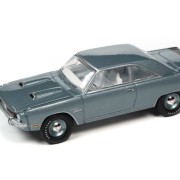 Auto World 1971 Dodge Dart Swinger 340 Special, light gunmetal poly with black rear stripe 1:64 przód