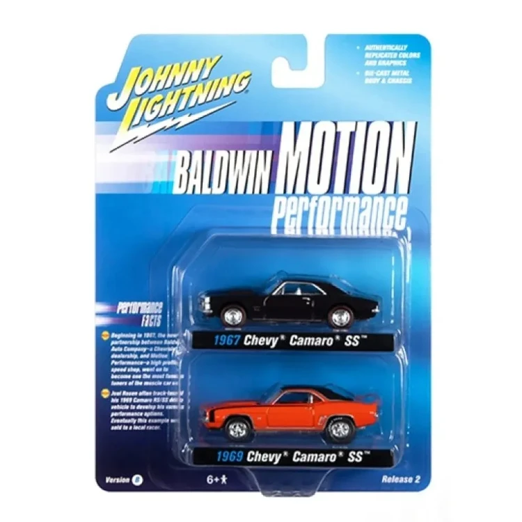 Johnny Lightning 1969 Chevrolet Camaro SS Orange and 1967 Chevrolet Camaro SS Royal Plum 1:64 przód