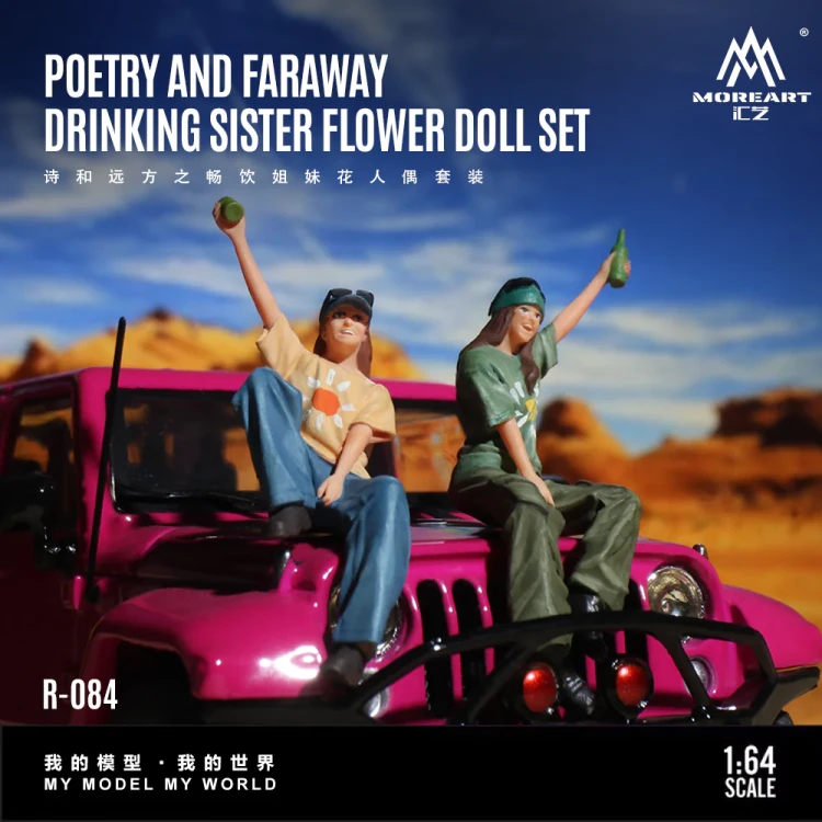 MoreArt Figurki POETRY AND FARAWAY DRINKING SISTER FLOWER DOLL SET 1:64 przód scena
