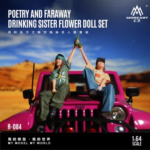 MoreArt Figurki POETRY AND FARAWAY DRINKING SISTER FLOWER DOLL SET 1:64 bok scena