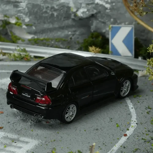 Mitsubishi Lancer Evolution V GSR Black Pearl 1:64 tył